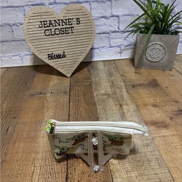 Boxlunch x lucasfilm x bio world x Star Wars x mandalorian the child pouch - Picture 4 of 13